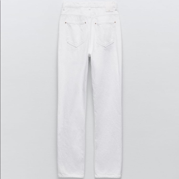 High-waisted jeans with five pockets and straight legs. Washed effect. - Picture 2 of 14